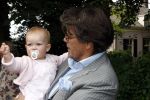 Oosterbeek 25 juni 2008
Emile Ratelband en zijn ex vrouw Moon bij het huwelijk van Rob de Nijs en Henriette.
Hun dochter Royce is er ook bij.