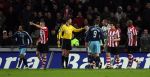 Eindhoven, 19 Maart 2008 Kompetitiewedstrijd PSV-AJAX, eindstand 0-0 
Seizoen 2007/2008
Eric Braamhaar geeft John Heitinga ( inmiddels weg ) een gele kaart