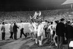 Stuttgart, 25 Mei 1988 PSV-Benfica, eindstand 0-0 Finale EC I ( voorloper van de Champions League ) en winnaar door strafschoppen na verlenging.
Op de foto Jacques v d Ven, Edward Linskens, Eric Gerets, Berry v Aerle, Jan Heintze, Willy v d Kerkhof, Eric Viscaal, Guus Hiddink, Addick Koot, Hans Gilhaus, Ivan Nielsen, Wim Kieft, Hans Dorjee, Ton v Schijndel, Soren Lerby, Ronald Koeman, Gerald Vanenburg, Hans v Breukelen en Patrick Lodewijks, Jacques Ruts, Kees Ploegsma
Foto Peter Smulders BV