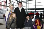 Rotterdam 30 november 2008
Het feest van Sinterklaas in ahoy .Erik de Zwart met vrouw en kinderen
Peter Smulders bv