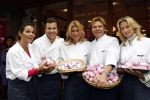 Amsterdam 4 oktober 2008
Estelle Gullit Winston Gerschtanowitz Bastiaan Ragas Quinty Trustfull en Anouk Smulders verkopen leverworst in roze verpakking bij de Hergo voor Pink Ribbon.
Peter Smulder s bv