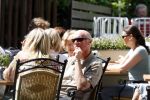 Laren 23 mei 2008
Ferdi Bolland met zijn vrouw op terras bij auberge.