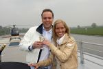 Oosterbeek, 24 April 2008
Frans Bauer komt samen met zijn a.s. vrouw Mariska Bauer aan met de helicopter.
Zij zijn gelandt op de huwelijksboot de 