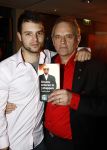Hoorn 29 november 2008
Presentatie boek Frederik de Groot in de schouwburg van Hoorn. Frederik met zijn zoon
Peter Smulders bv