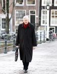 Amsterdam 10 december 2008
Frits Bolkestein wandelend in Amsterdam.
Peter Smulders bv