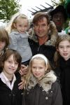 Amsterdam 5 oktober 2008
Premiere Sinterklaas en het geheim van het grote boek in pathe arena. gerard Joling met kinderen
Peter Smulders bv