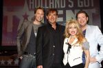 Hilversum26 maart 2008
Perspresentatie Holland's got talent in theater Gooiland met Gerard Joling Patricia Paay Viktor Brand en Henkjan Smits.
Peter Smulders bv