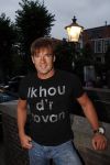Breda 26 augustus 2008
Muziekfeest van de Tros op de grote markt in Breda. Gerard Joling met t shirt met tekst erop
Peter Smulders bv