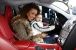 Breukelen 5 april 2008
Glennis Grace en haar vriend Moos en zoontje Antony krijgen hun nieuwe mercedes bij neijenrode.
Peter Smulders b v