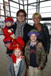 Rotterdam 30 november 2008
Het feest van Sinterklaas in ahoy .Guus Meeuwis met vrouw Valerie e zijn kinderen
Peter Smulders bv