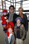 Rotterdam 30 november 2008
Het feest van Sinterklaas in ahoy .Guus Meeuwis met vrouw Valerie e zijn kinderen
Peter Smulders bv