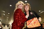 Amsterdam 29 november 2008
Diverse Bekenede Nederlanders BN ers verkopen bij de bijenkorf plastic draagtassen voor het aidsfonds. Mayday met Hans Klok
Peter Smulders bv