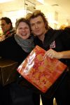 Amsterdam 29 november 2008
Diverse Bekenede Nederlanders BN ers verkopen bij de bijenkorf plastic draagtassen voor het aidsfonds. Hans Klok
Peter Smulders bv