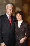 Schiphol 23 januari 2008
Opening nieuwe VIP centrum en koninklijke loge op schiphol door Koningin Beatrix.
Gerlach Cerfontaine begeleidt haar.hans v d Broek met zijn vrouw