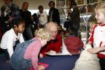 Amsterdam 11 november 2008
Herman v Veen bij presentatie van sinterklaas boek in de bibliotheek in Amsterdam.
Peter Smulders bv