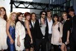 Amsterdam 6 oktober 2008
Premiere film huis Anubis in de theaterfabriek. cast met Marieke Westenend Vincent Banic Iris Hesseling Lucien v Geffen Loek Beernink Gamze Tazim Achmed Akkabi Egbert Jan Weeber en Maryam Hassouni. Vreneli V Helbergen en Sven de Wijn
Peter Smulders bv