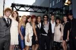Amsterdam 6 oktober 2008
Premiere film huis Anubis in de theaterfabriek. cast met Marieke Westenend Vincent Banic Iris Hesseling Lucien v Geffen Loek Beernink Gamze Tazim Achmed Akkabi Egbert Jan Weeber en Maryam Hassouni. Vreneli V Helbergen en Sven de Wijn
Peter Smulders bv