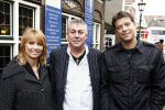 Volendam 18 november 2008
Er kmt een real life soap over volendamet oa Nick en Simon Ruud Gerda Jan en Monique Smit Jan Keizer Jack Veerman met vrouw Jaap Aloys en Alice Buys. Richarda v Kasbergen geeft rondleidingen in Volendam
Peter Smulders bv