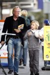 Amsterdam 8 oktober 2008
Jack Spijkerman op zij 60e verjaardag aan het winkelen met zijn zoon Joska.
Peter Smulders bv