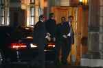 Den Haag 26 november 2008
Jan Peter Balkenende arriveert bij binnenhof met bmw en beveiliging.
Peter Smulders bv
