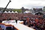 Amsterdam 30 april 2008
Het eerste optreden van Jan Smit na zijn operatie tijdens het radio 538 spektakel op koninginnedag. Jan heeft 8 maanden niet mogen zingen . Yolanthe Cabau v Kasbergen was er natuurlijk bij.
Peter Smulders bv