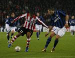Eindhoven, 12 December 2007
Champions League wedstrijd PSV-Internationale Milan, eindstand 0-1 Seizoen 2007/2008
Jefferson Farfan in duel met Marco Materazzi