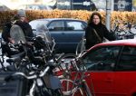 Amsterdam 27 december 2008
Jennemiek Spijkerman met vriend en zijn dochter op de fiets in Amsterdam.
Peter Smulders bv
