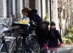 Amsterdam 27 december 2008
Jennemiek Spijkerman met vriend en zijn dochter op de fiets in Amsterdam.
Peter Smulders bv