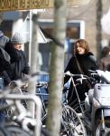 Amsterdam 27 december 2008
Jennemiek Spijkerman met vriend en zijn dochter op de fiets in Amsterdam.
Peter Smulders bv