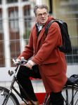 Amsterdam 26 november 2008
Jeroen Krabbe met zijn rugzak op de fiets in Amsterdam.
Peter Smulders bv
