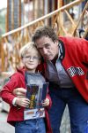 Blaricum 20 augustus  2008
Joep Sertons met zijn zoontje op de kermis.
