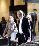 Amsterdam 8 november 2008
Johan Cruijff aan het winekelen met zijn vrouw Danny en dochter Chantal. Daarna gaan ze naar huis.
Peter Smulders bv