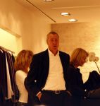 Amsterdam 8 november 2008
Johan Cruijff aan het winekelen met zijn vrouw Danny en dochter Chantal. Daarna gaan ze naar huis.
Peter Smulders bv