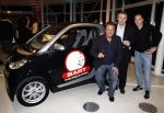 Amsterdam 15 januari 2008
John Heitinga  krijgt smart auto voor het goede doel.