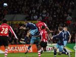 Eindhoven, 19 Maart 2008 Kompetitiewedstrijd PSV-AJAX, eindstand 0-0 
Seizoen 2007/2008
John Heitinga in duel met Danny Koevermans