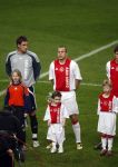 Amsterdam, 30 Januari 2008 Kompetitiewedstrijd AJAX-PSV, eindstand 0-2
Seizoen 2007/2008
John Heitinga met zijn jongste broertje Joey Heitinga