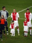Amsterdam, 30 Januari 2008 Kompetitiewedstrijd AJAX-PSV, eindstand 0-2
Seizoen 2007/2008
John Heitinga met zijn jongste broertje Joey Heitinga, Maarten Stekelenburg en Klaas Jan Huntelaar