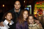 Amsterdam 9 november 2008
Premiere Madagascar in Tuschinski. John Jones met kinderen
Peter Smulders bv