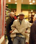 Zandvoort 19 januari 2008
Johnny Kraaykamp jr boodschappen aan het doen met zijn nieuwe vriendin Peggy Reiziger.