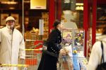 Zandvoort 19 januari 2008
Johnny Kraaykamp jr boodschappen aan het doen met zijn nieuwe vriendin Peggy Reiziger