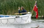 Weesp 31 augustus 2008
Jort Kelder met een vriend aan het varen met zijn boot op de Vecht.