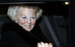 Amsterdam 3 december 2008
Prins Claus prijzen in het ij theater. Aanwezig zijn Koningin Beatrix , Prinses Maxima in tijger print outfit Prins Willem Alexander Mabel Wisse Smit Prins Friso en Prinses Laurentien en Prins Constantijn.
Peter Smulders bv