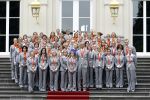 Den Haag 27 augustus 2008
De Olympische medaille winnaars van Peking op het bordes bij Koningin Beatrix. Aanwezig oa Anky v Grunsven Maarten v d Weijden Inge Dekker Marianne Vos Naomi v As Fatima de Moreiro Melo, anky v Grunsven Deborah Gravenstijn...
Peter Smulders bv