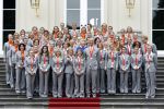 Den Haag 27 augustus 2008
De Olympische medaille winnaars van Peking op het bordes bij Koningin Beatrix. Aanwezig oa Anky v Grunsven Maarten v d Weijden Inge Dekker Marianne Vos Naomi v As Fatima de Moreiro Melo, anky v Grunsven Deborah Gravenstijn...
Peter Smulders bv