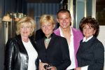 Amsterdam 2 maart 2002
Modeshow Mart Visser in het Hilton
Leco v Zadelhoff met Caroline Tensen en Christine Kroonenberg