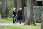 Huizen en Bussum 8 september 2007
Linda de Mol laat met vriendin de hond uit en gaat daarna winkelen.