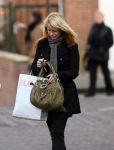 Laren 12 januari 2008
Linda de Mol boodschappen doen in Laren met haar nieuwe range rover.