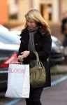 Laren 12 januari 2008
Linda de Mol boodschappen doen in Laren met haar nieuwe range rover.