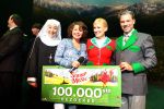 Kaatsheuvel, 9 November 2008
100.000e bezoeker The sound of Music met een zwangere Maaike Widdershoven.
Foto Peter Smulders BV