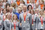 Den Haag 27 augustus 2008
De Olympische medaille winnaars van Peking op het bordes bij Koningin Beatrix. Aanwezig oa Anky v Grunsven Maarten v d Weijden Inge Dekker Marianne Vos Naomi v As Fatima de Moreiro Melo, anky v Grunsven Deborah Gravenstijn...
Peter Smulders bv
